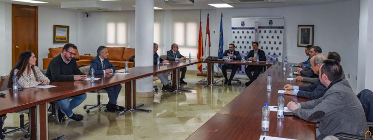 La junta directiva de APEC reconoce el decisivo impulso que proporciona la Diputación a la obra pública en la provincia