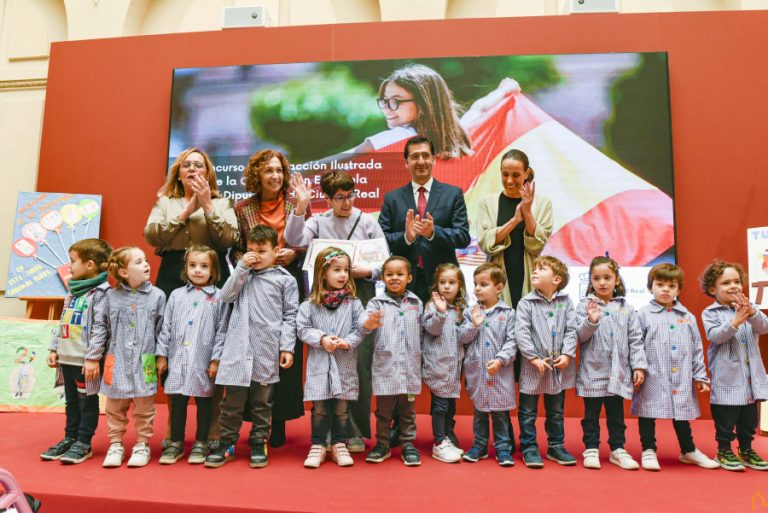 Entregados los premios del Concurso para Escolares que convoca la Diputación sobre la Constitución