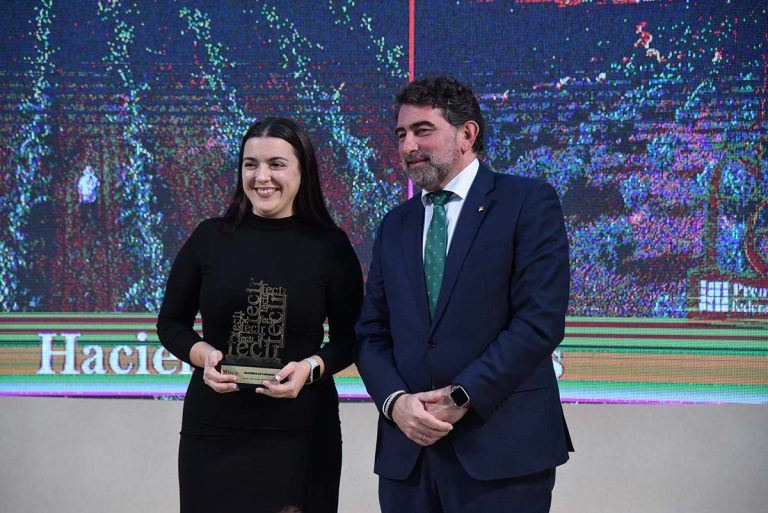 Eurocaja Rural entrega el galardón por la investigación para la mejora del sector agroalimentario en los ‘Premios al Mérito Empresarial FECIR 2022’