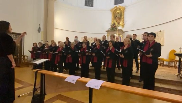La Coral de Puertollano abrió la Navidad polifónica en la iglesia de Santa Bárbara