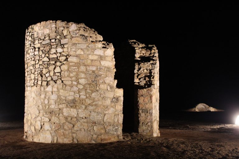 Los molinos de Campo de Criptana estrenan iluminación y recuperan sus restos hasta alumbrar 13 gigantes