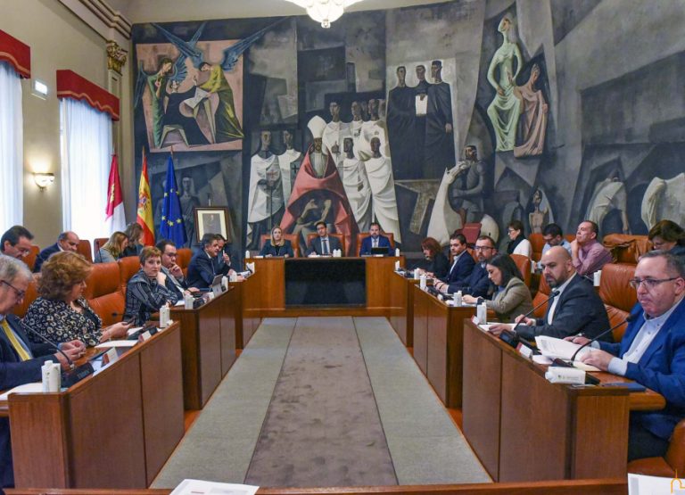 El Pleno aprueba un convenio que promueve con 525.000 euros el cuidado de menores en situación de riesgo social