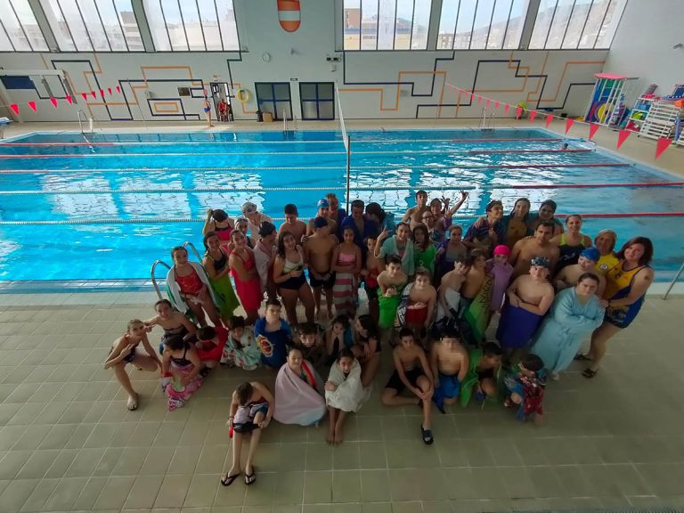 Puertollano: El CEIP Gonzalo de Berceo y el equipo paralímpico de natación celebran una bonita jornada de convivencia