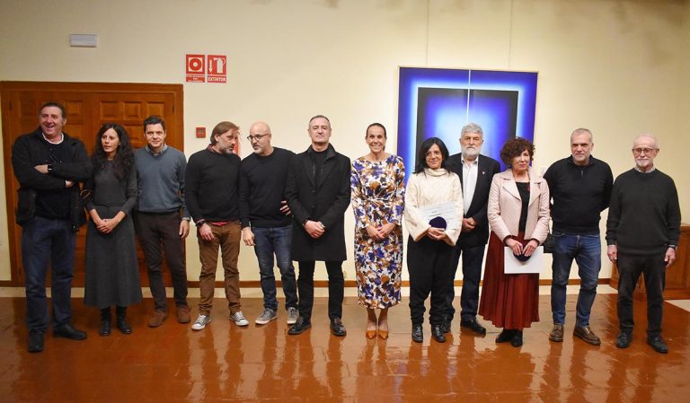 Ciudad Real: Aitor Renteria consigue el premio López Villaseñor de Artes Plásticas con la obra “Azul como origen”
