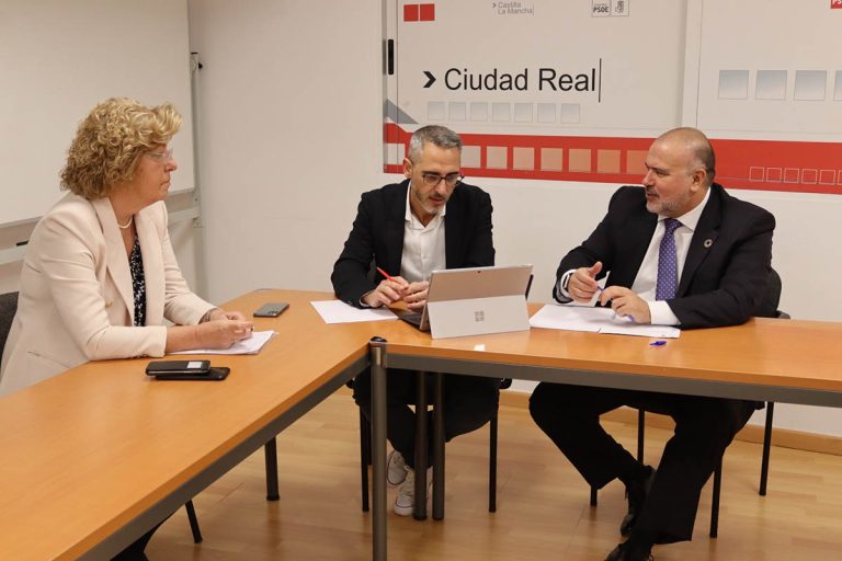 Raúl Bravo: “Para el PSOE, el desarrollo industrial de Torrenueva es fundamental para su futuro”