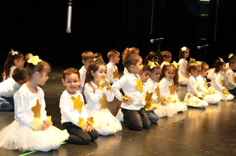 Los niños de Puertollano transmiten alegría navideña en la segunda jornada de la Muestra de Villancicos