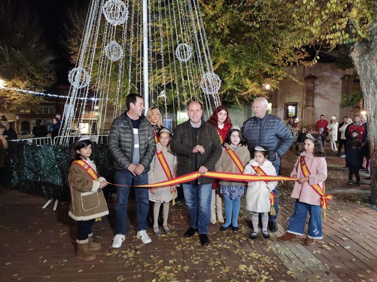 Abierta la 19 Ruta de los Belenes de Villarrubia de los Ojos, e inaugurada la iluminación navideña