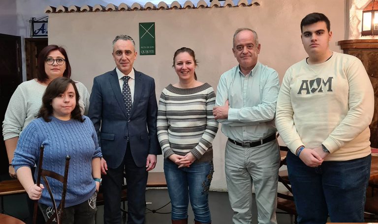 Miguel Ángel Ruiz se reúne con la Asociación de Esclerosis Múltiple de Puertollano