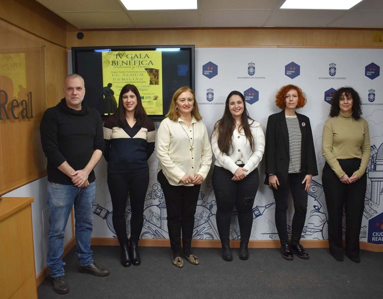 La gala de la Asociación de Dulcineas y Damas ofrecerá la obra “El álbum familiar” a cargo del grupo universitario “Teatro Furioso”