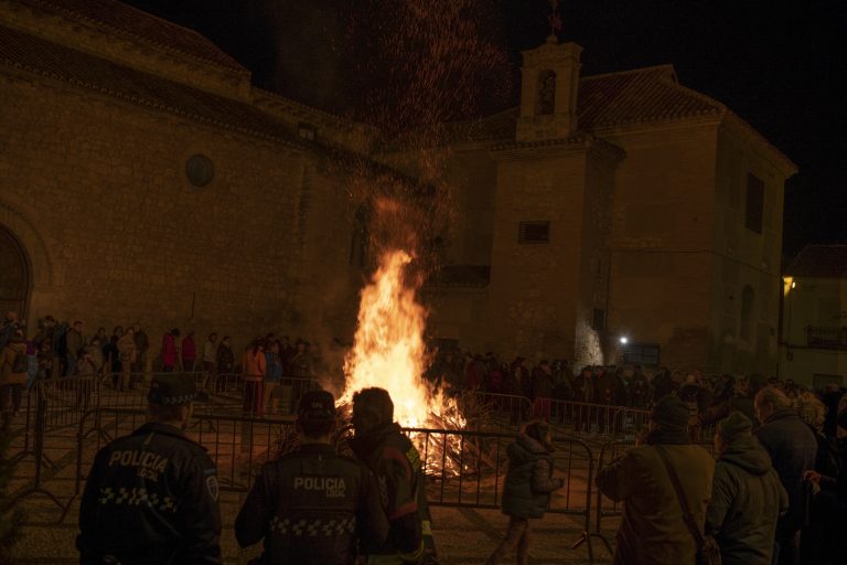 Ciudad Real: La hoguera abre los actos en honor a San Antón