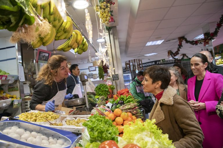 La ministra Isabel Rodríguez visita el Mercado de Abastos de Ciudad Real, que será transformado en espacio «gastro»