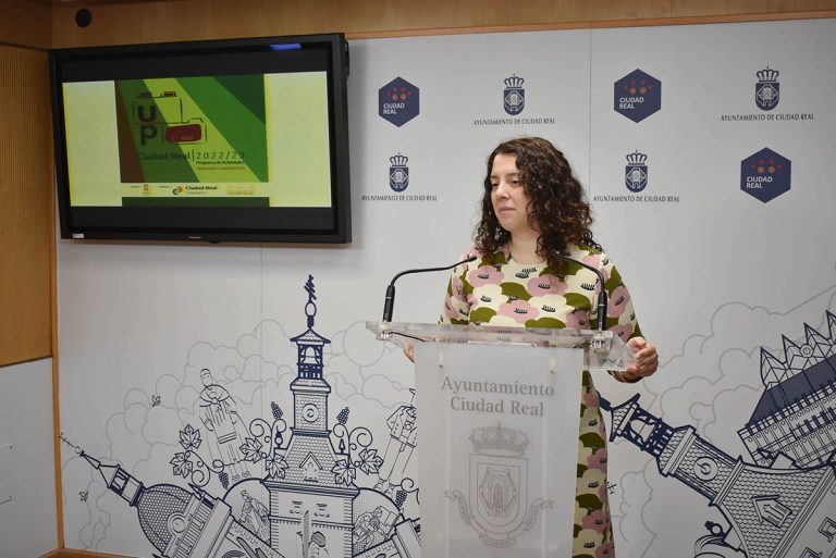 La Universidad Popular de Ciudad Real incluye catas comentadas y talleres de restauración, radio y viajes