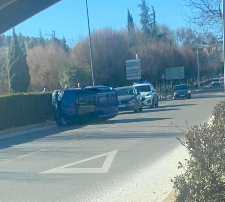 Puertollano: Vuelco de un vehículo frente al castillete