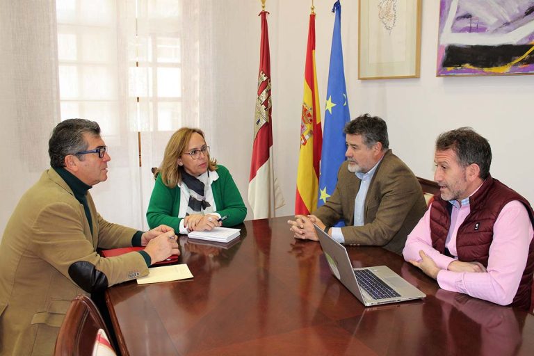 La Asociación Española Contra el Cáncer pide al Gobierno de Castilla-La Mancha que lleve a las Cortes la ampliación de los espacios sin humo
