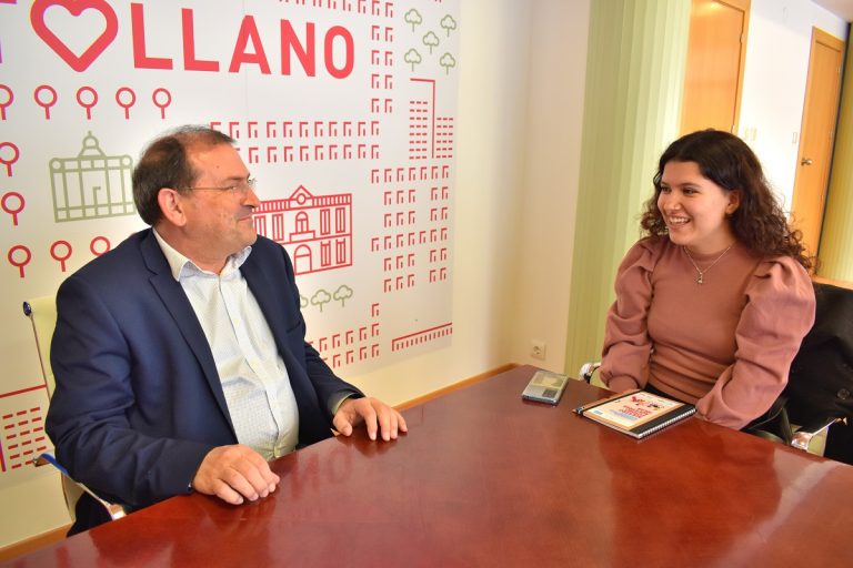 Puertollano: Amnah comparte con Adolfo Muñiz su experiencia en la Conferencia Internacional del Cambio Climático