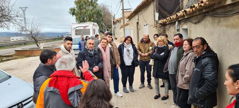 Puertollano: El candidato del PP a la Alcaldía, Miguel Ángel Ruiz, se reúne con los vecinos de los Chozos