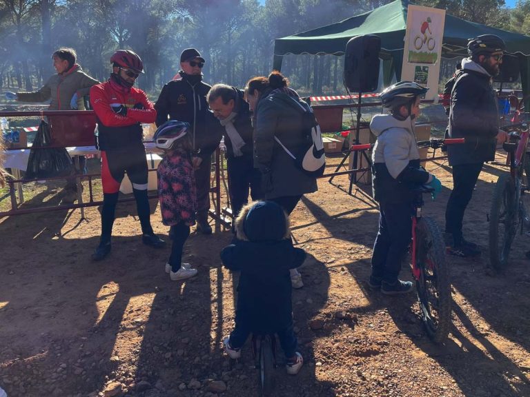 Puertollano: Adolfo Muñiz asiste a la llegada de los cicloturistas de la XXV Marcha de Chorizo