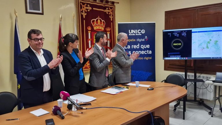 El Gobierno regional destaca que el 99,5 por ciento de la población autonómica ya dispone de cobertura móvil y el 95 por ciento tiene acceso a fibra óptica