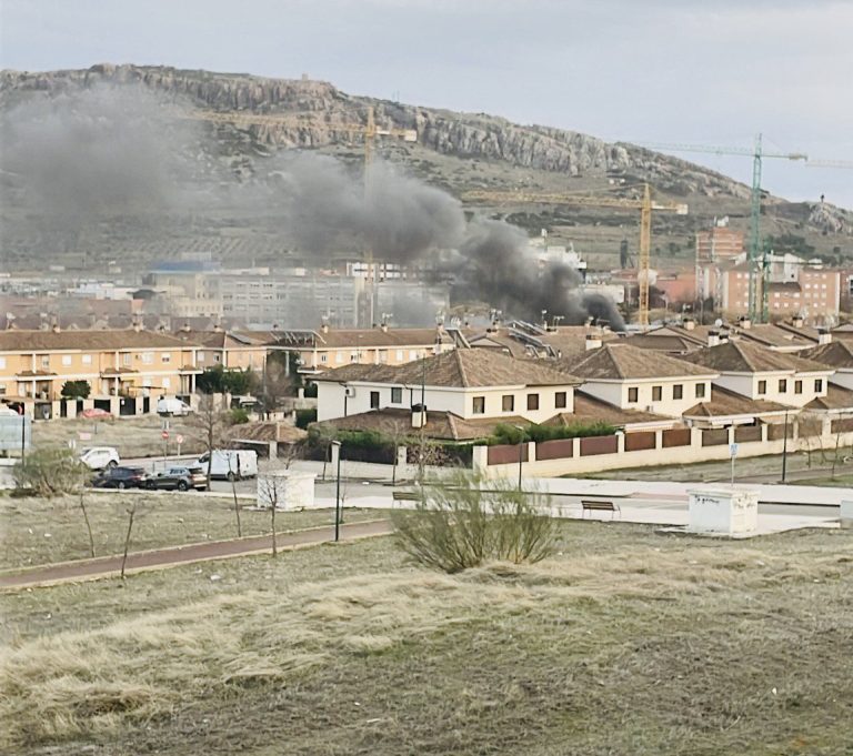 Puertollano: Alerta a los vecinos la gran humareda de un segundo incendio en la antigua guardería Dulcinea