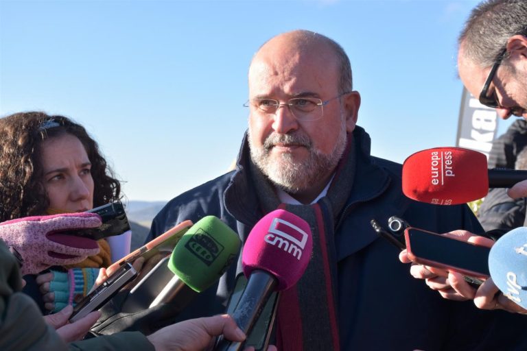 Las listas de espera sanitarias en la región consolidan su tendencia a la baja con una reducción de 34.000 pacientes con respecto a 2015