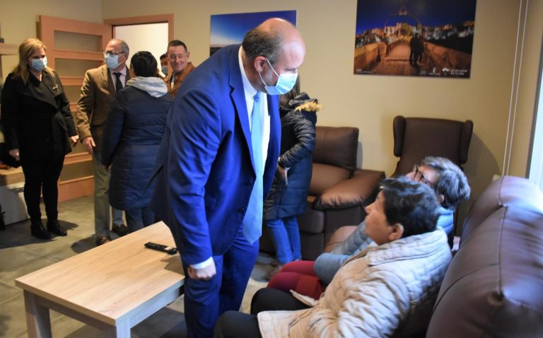 El Gobierno de Castilla-La Mancha destinará este año 150 millones de euros a atender a personas con discapacidad, un 50 por ciento más que en 2015