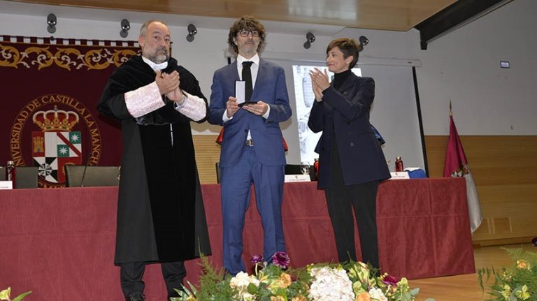 El homenaje póstumo al economista ciudadrealeño Emilio Ontiveros centra el acto de la UCLM en el día de su patrón