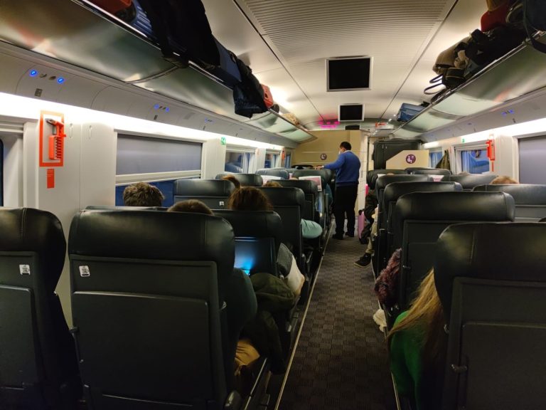 Renfe abre de nuevo la venta de billetes aunque la avería de la catenaria no ha sido solucionada aún