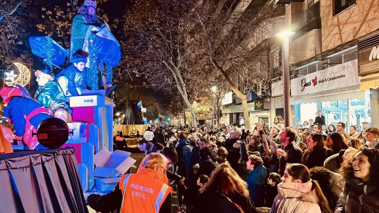 La cabalgata de Reyes Magos de Puertollano lanzará 4.500 kilos de caramelos: horario y recorrido