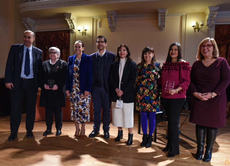 El presidente de la Diputación reconoce el relevante papel que desempeña la prensa más cercana