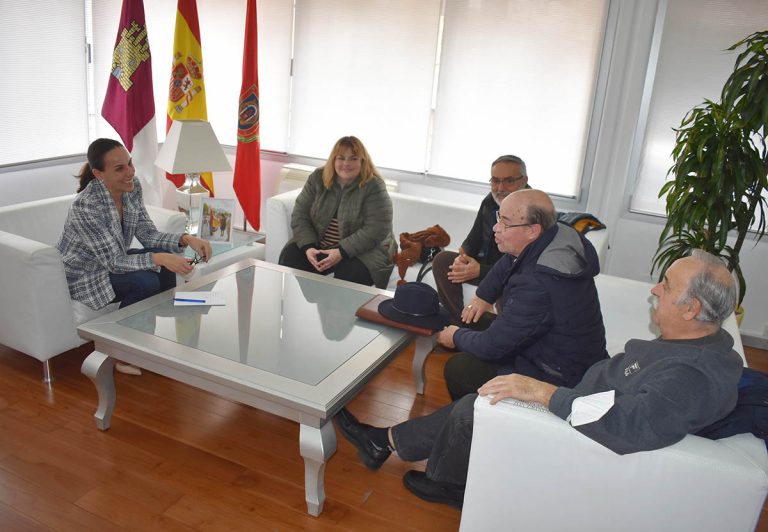 La alcaldesa de Ciudad Real se reúne con vecinos de Pío XII
