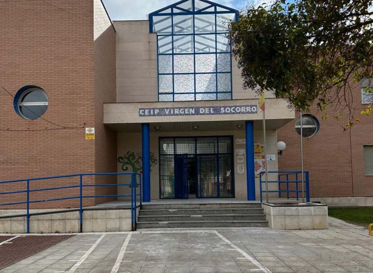 Catorce familias de Argamasilla de Calatrava se plantan y dejan de llevar a los niños al Colegio Virgen del Socorro en demanda de más seguridad