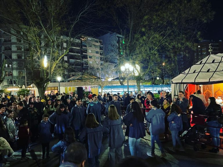 Puertollano: La Agrupación Folclórica Virgen de Gracia da la bienvenida a los Magos de Oriente