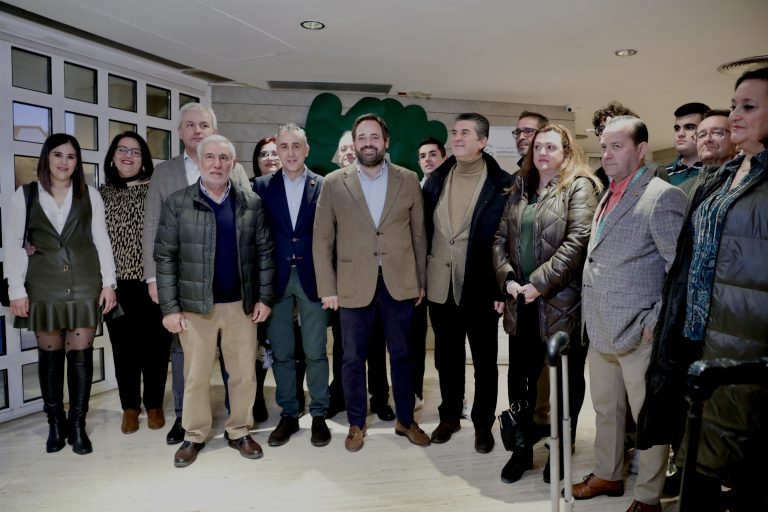 Paco Nuñez valora el trabajo de la Asociación Española Contra el Cáncer en Puertollano