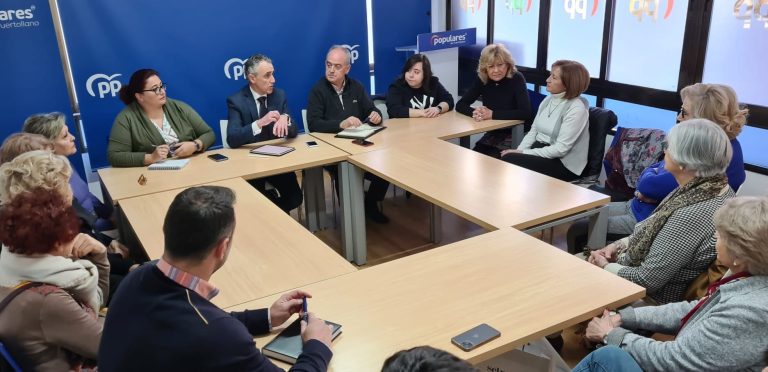 Miguel Ángel Ruíz resalta el trabajo que realiza la Asociación de Amas de Casa y Consumidores “El Timón” de Puertollano