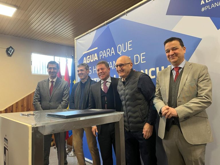 El Alcalde de Corral de Calatrava  valora la implicación del gobierno regional ratificado en el Convenio que permitirá el abastecimiento de agua a través de la Tubería Manchega