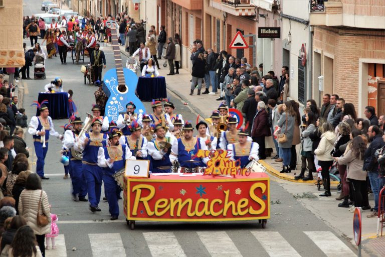 Un carnaval “jamás visto en Aldea del Rey” encanta a propios y visitantes