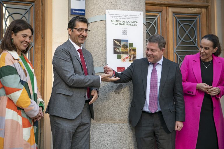 La Junta entrega las llaves a la Diputación del edificio de la calle Postas que acogerá el futuro Museo de la Caza