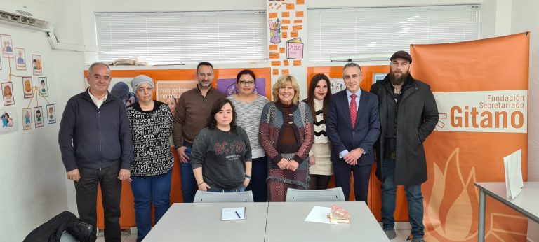 El candidato del PP a la alcaldía de Puertollano, Miguel Ángel Ruíz, se reúne con Secretariado Gitano