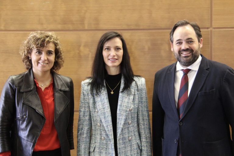 Núñez recibe a la Comisaria Europea Mariya Gabriel en Toledo