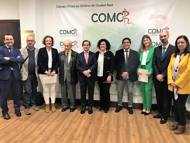 El doctor Miguel Ángel Sáez Martínez recibe el premio al mérito profesional a propuesta de los médicos de Ciudad Real