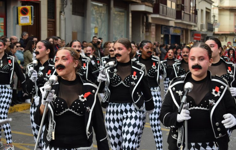 El desfile de carrozas culmina el primer fin de semana de Carnaval en Daimiel