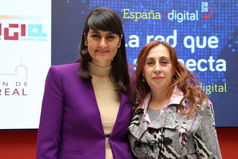 El PSOE de Arroba de los Montes expone a la secretaria de Estado de Telecomunicaciones el problema de la falta de cobertura móvil en la carretera CR-721