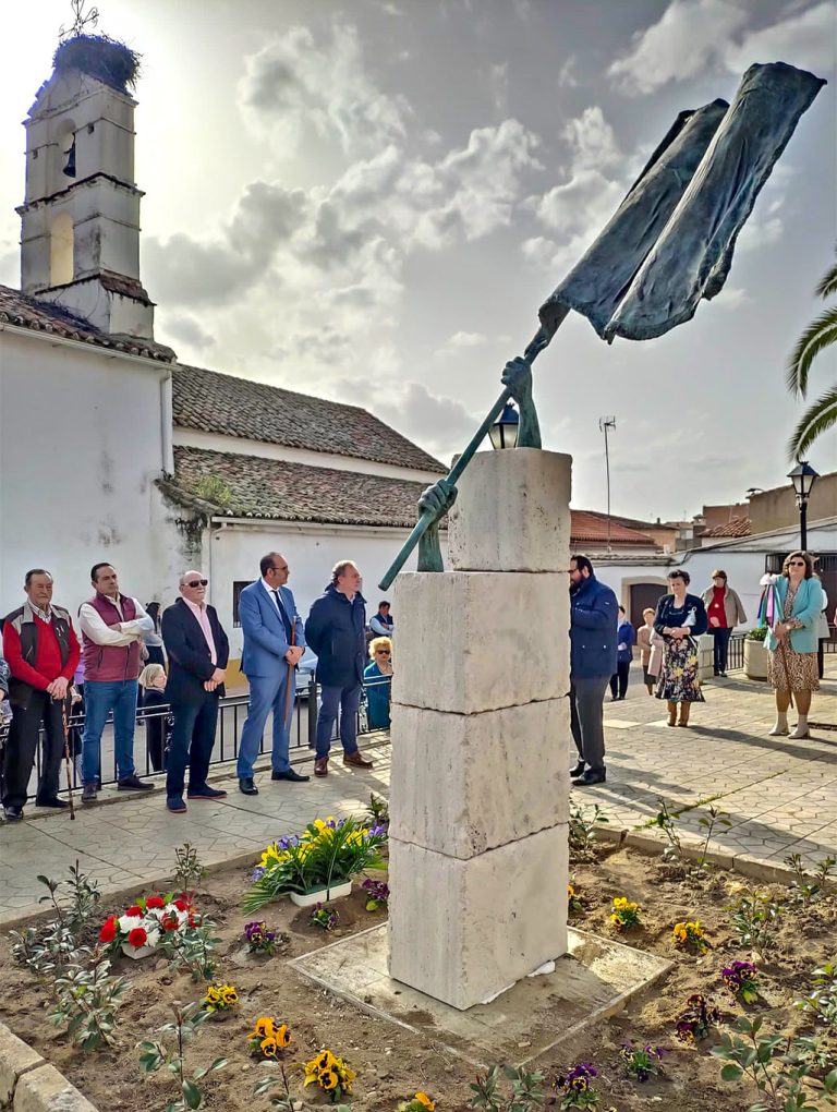 Emoción y orgullo en San Benito por la inauguración del monumento a la Hermandad  de las Ánimas Benditas del Purgatorio
