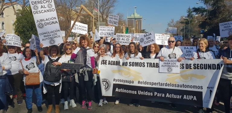 Autónomos preparan la convocatoria de una manifestación en Madrid el 23 de abril, en protesta por las medidas del Gobierno