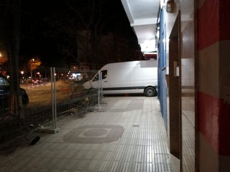 Puertollano: Furgonetas que bloquean el acceso en calle Ancha