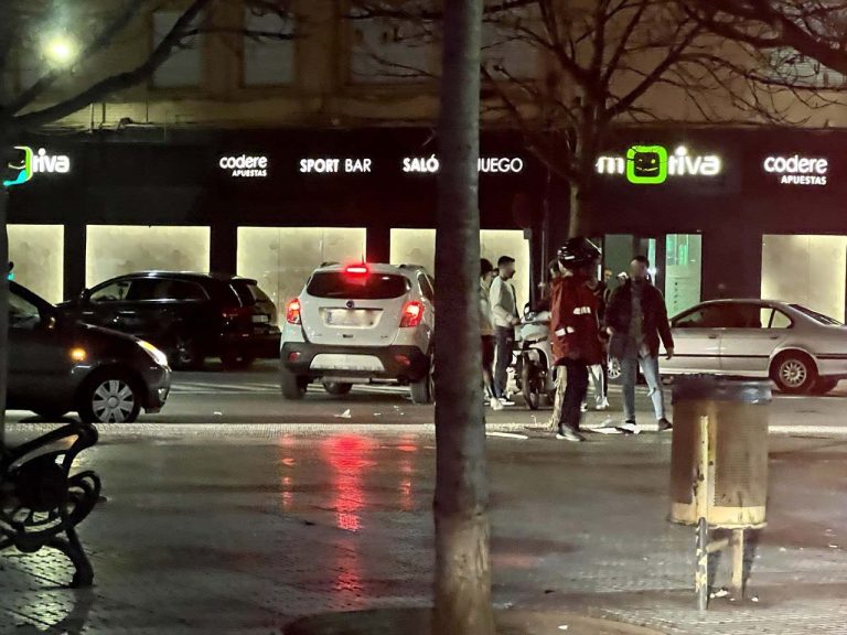 Puertollano: Un joven repartidor de comida a domicilio, afectado tras la colisión entre su moto y un vehículo