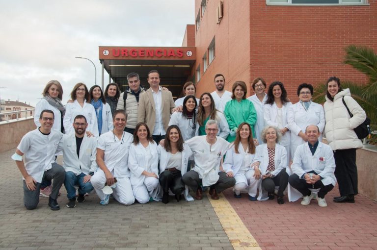 El Servicio de Oftalmología de la Gerencia de Alcázar de San Juan forma a los futuros oftalmólogos con un simulador quirúrgico