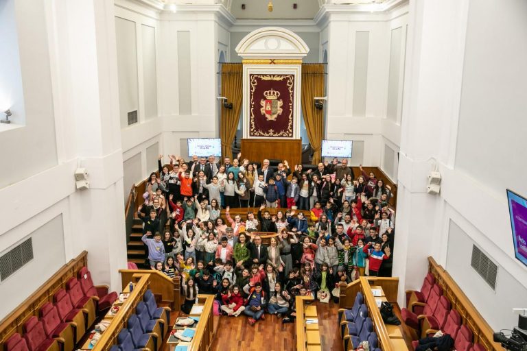 El Gobierno regional invita a los niños y niñas a aportar propuestas sobre la educación inclusiva, la igualdad y el cambio climático en las Cortes  