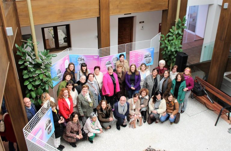 El Gobierno regional reivindica que la conquista de derechos y libertades protagonizada por las mujeres ha hecho posible la consolidación de la democracia