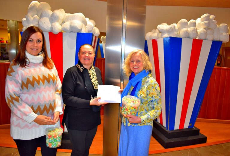 Puertollano: Huellas recibe la recaudación solidaria de las proyecciones navideñas de la Concejalía de Juventud